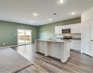 731 Yorkshire Drive - Photo Thumbnail 19