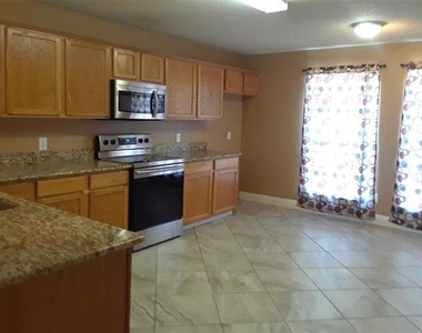 2428 Collier Drive - Photo Thumbnail 14