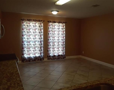 2428 Collier Drive - Photo Thumbnail 16