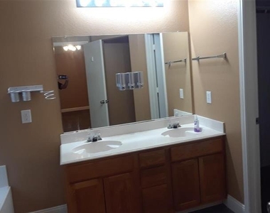 2428 Collier Drive - Photo Thumbnail 9