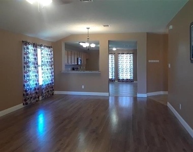 2428 Collier Drive - Photo Thumbnail 13