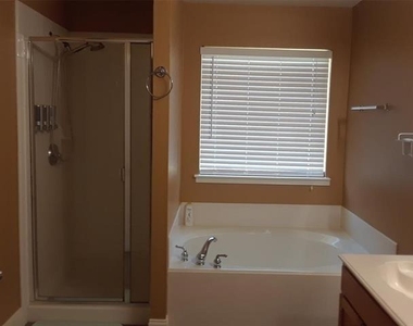 2428 Collier Drive - Photo Thumbnail 10