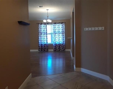 2428 Collier Drive - Photo Thumbnail 17