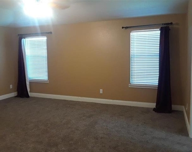 2428 Collier Drive - Photo Thumbnail 8