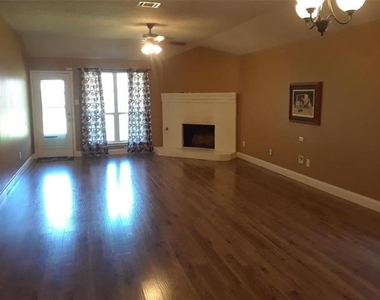 2428 Collier Drive - Photo Thumbnail 12