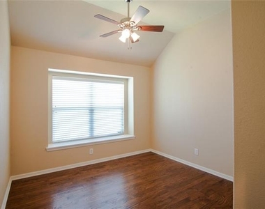 5112 Sweetgum Court - Photo Thumbnail 7