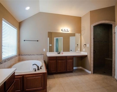 5112 Sweetgum Court - Photo Thumbnail 9