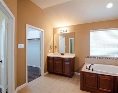 5112 Sweetgum Court - Photo Thumbnail 10