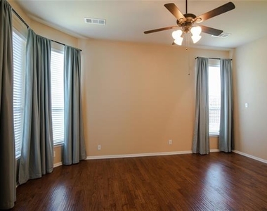 5112 Sweetgum Court - Photo Thumbnail 8