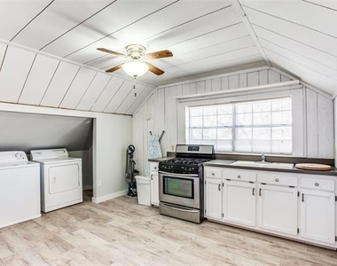 1405 Bluebonnet Drive - Photo Thumbnail 10
