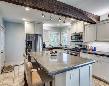 1405 Bluebonnet Drive - Photo Thumbnail 4