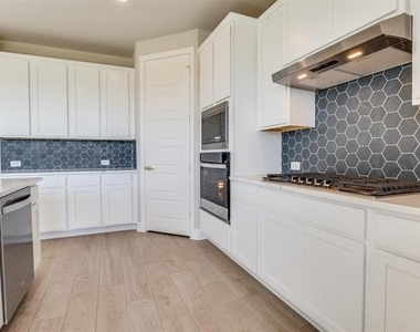 3722 Mighty Oaks Street - Photo Thumbnail 5