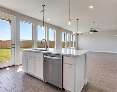 3722 Mighty Oaks Street - Photo Thumbnail 10