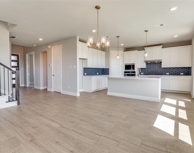 3722 Mighty Oaks Street - Photo Thumbnail 6