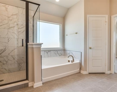 3722 Mighty Oaks Street - Photo Thumbnail 12