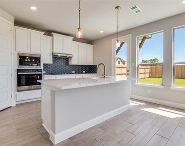 3722 Mighty Oaks Street - Photo Thumbnail 3