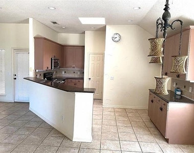 10079 Cambridge Drive - Photo Thumbnail 3