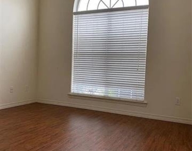 10079 Cambridge Drive - Photo Thumbnail 6