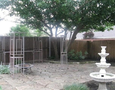 10079 Cambridge Drive - Photo Thumbnail 8