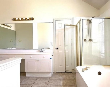 10079 Cambridge Drive - Photo Thumbnail 7