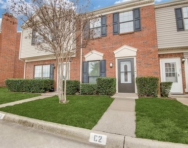 202 Samuel Boulevard - Photo Thumbnail 14
