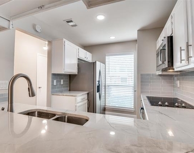 202 Samuel Boulevard - Photo Thumbnail 2