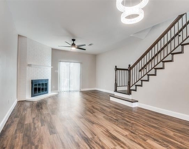 202 Samuel Boulevard - Photo Thumbnail 8