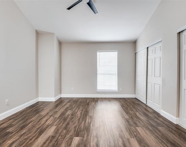202 Samuel Boulevard - Photo Thumbnail 13