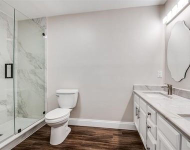 202 Samuel Boulevard - Photo Thumbnail 3