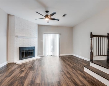 202 Samuel Boulevard - Photo Thumbnail 6