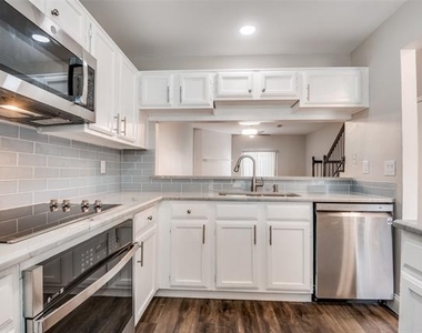 202 Samuel Boulevard - Photo Thumbnail 1