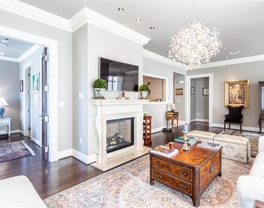 2525 N Pearl Street - Photo Thumbnail 5