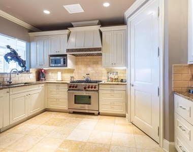 2525 N Pearl Street - Photo Thumbnail 8