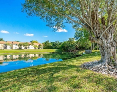 6772 S Palmetto Cir Circle S - Photo Thumbnail 9