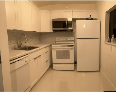 700 Village Green Court - Photo Thumbnail 8