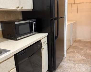 2303 N Congress Avenue - Photo Thumbnail 5