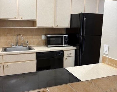 2303 N Congress Avenue - Photo Thumbnail 3