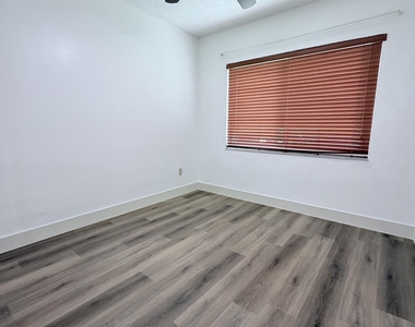 957 W 67th Street - Photo Thumbnail 13