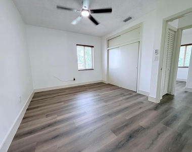 957 W 67th Street - Photo Thumbnail 16