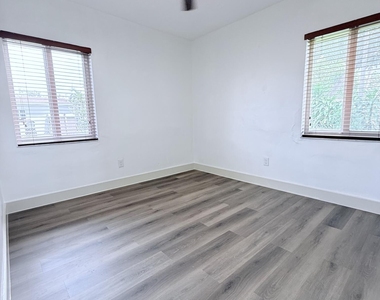 957 W 67th Street - Photo Thumbnail 14
