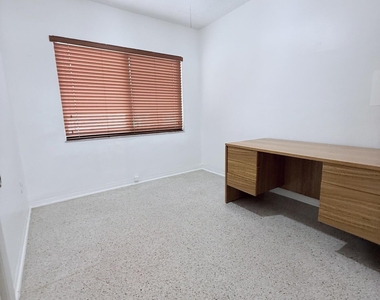 957 W 67th Street - Photo Thumbnail 7