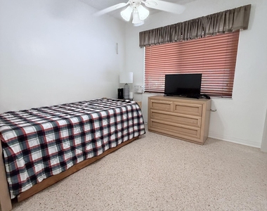 957 W 67th Street - Photo Thumbnail 6
