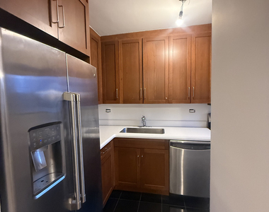 200 East 71st Street - Photo Thumbnail 4