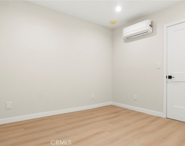 19928 Hatton Street - Photo Thumbnail 10