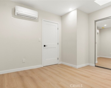 19928 Hatton Street - Photo Thumbnail 9