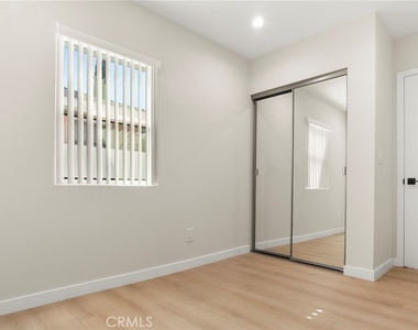 19928 Hatton Street - Photo Thumbnail 11