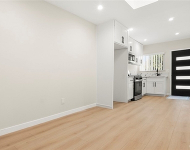 19928 Hatton Street - Photo Thumbnail 1
