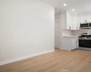 19928 Hatton Street - Photo Thumbnail 6