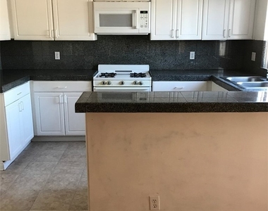11035 Moorpark Street - Photo Thumbnail 2