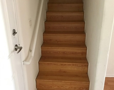 11035 Moorpark Street - Photo Thumbnail 13